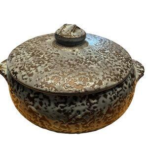 Vtg MCM McCoy pottery casserole pot; blue w/black textured glaze Stamped McCoy